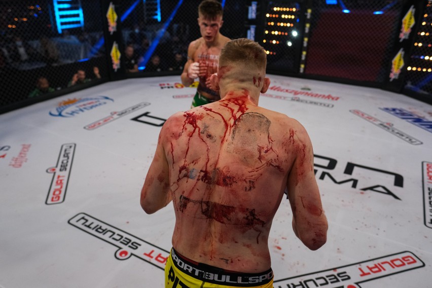 Gala Babilon MMA 21: Krwawy sport z udziałem szczecińskiego wojownika. ZDJĘCIA