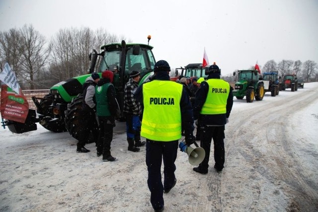 Rolnicy zablokowali drogę krajową nr 61 w Szczuczynie