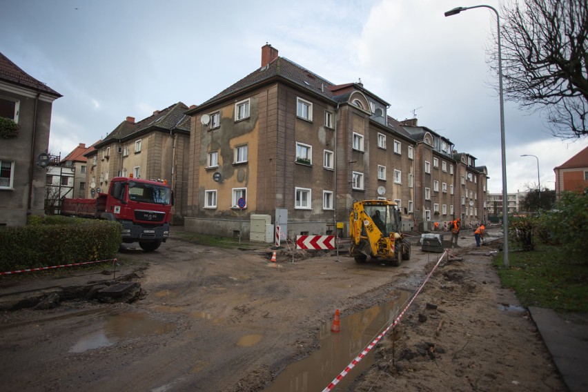 Mieszkańcy ulicy Mieszka I w Słupsku martwią się, że o ich drodze zapomniano. Remont będzie, ale jeszcze nie teraz