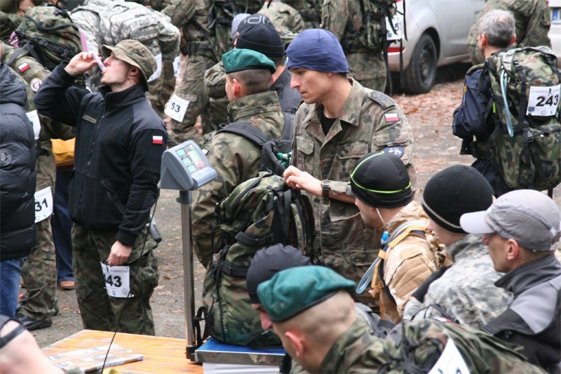 Maraton Komandosa 2015 WYNIKI Trzeci raz z rzędu wygrał por. Piotr Szpigiel [ZDJĘCIA]