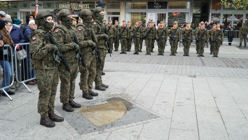 Terytorialsi złożyli przysięgę na ul. Piotrkowskiej. Były pokazy sprzętu wojskowego i żołnierska grochówka