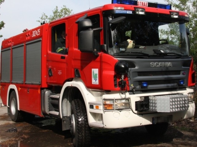 Z ogniem walczyło 21 strażaków. Straty wstępnie oszacowano na 60 tys. zł.