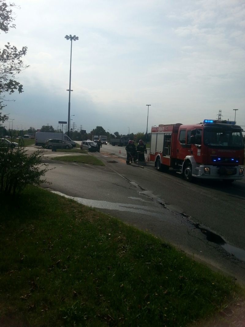 Wypadek na Rondzie Sybiraków. Jedna osoba ranna [zdjęcia]