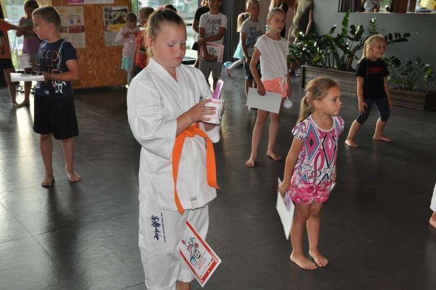 Zakończyła się Akademia Karate w Skarżysku. Dzieci trenowały, bawiły się i zwiedzały