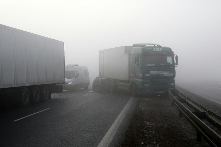 Karambol na A1 koło Piotrkowa Trybunalskiego. Zderzenie...