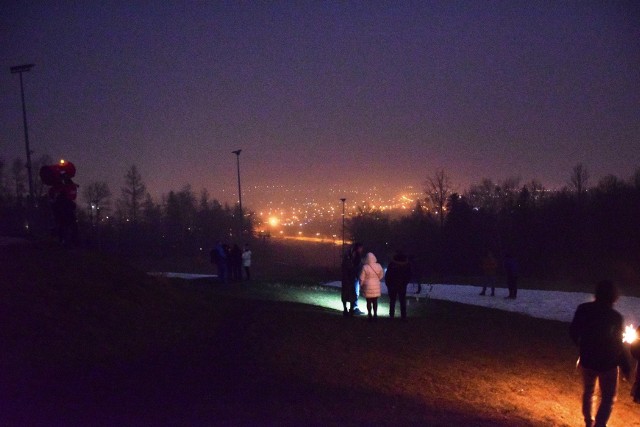 Bielsko-Biała. Dębowiec to idealne miejsce dla wielu bielszczan i gości na powitanie Nowego Roku. Nie inaczej było tym razem.Zobacz kolejne zdjęcia. Przesuwaj zdjęcia w prawo - naciśnij strzałkę lub przycisk NASTĘPNE