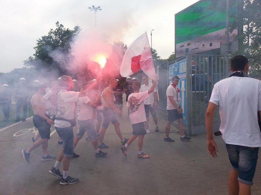 Przemarsz kibiców ŁKS pod nowy stadion przy al. Unii [ZDJĘCIA]