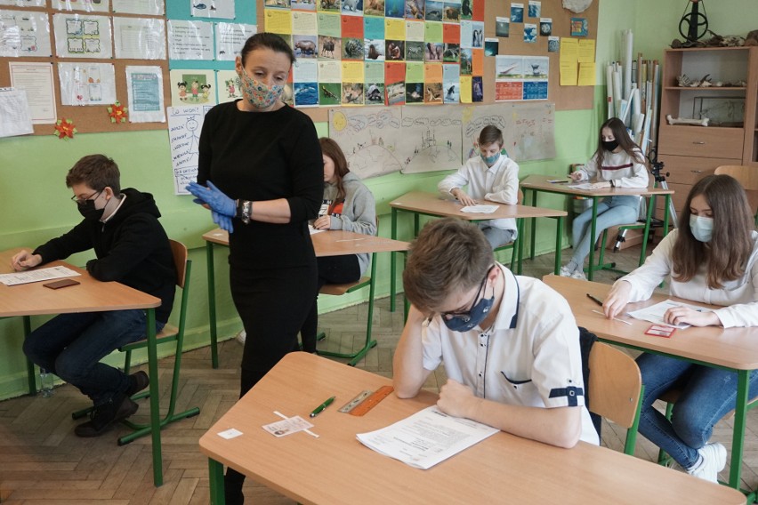 Egzamin ósmoklasisty 2021 w SP 152 w Łodzi