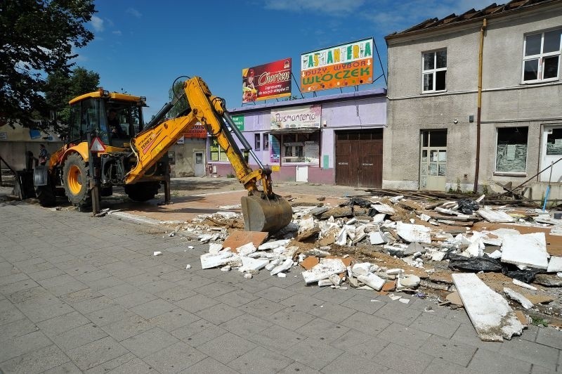 Rozbiórka budynku LOK na skrzyżowaniu ul. Sienkiewicza i al. Piłsudskiego (zdjęcia)