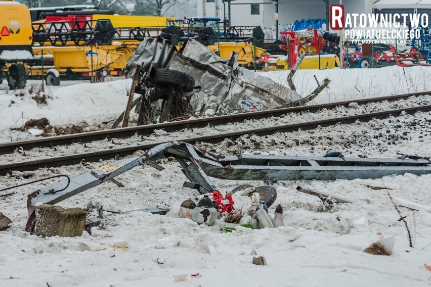 Koszarówka. Przywrócono ruch pociągów na linii Ełk - Białystok po wypadku na przejeździe kolejowym [ZDJĘCIA]