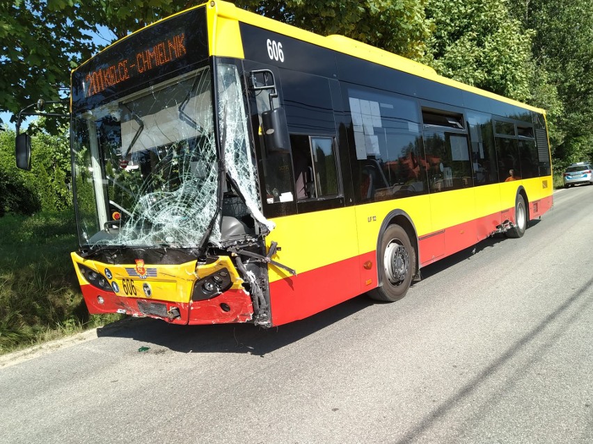 Tragiczny wypadek na skrzyżowaniu w Kielcach. Zginęły dwie osoby
