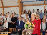 Święto patrona szkoły w Rogowie ze stypendiami i pożegnaniem nauczycielki