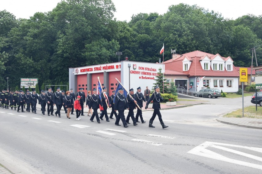 Z okazji setnych urodzin jednostki, w kościele parafialnym w...