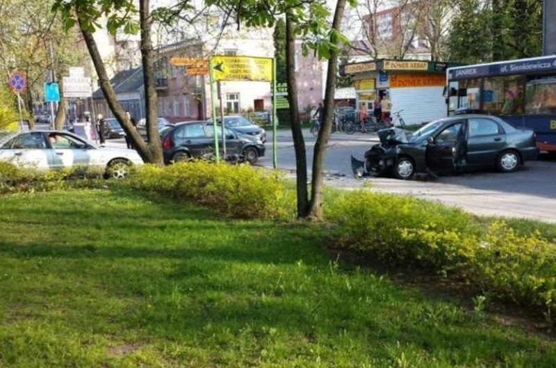 Wypadek motocyklisty na ul. Warszawskiej