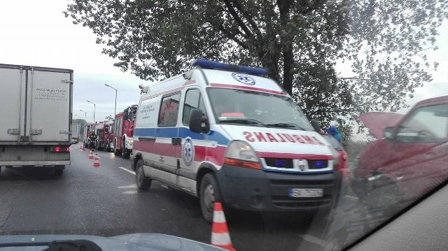 Wypadek na DK94 w Piekarach Śląskich. Zderzyły się 4 samochody