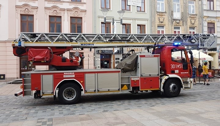 Pożar w restauracji przy Krakowskim Przedmieściu w Lublinie. Interweniowały trzy zastępy straży pożarnej. Zobacz zdjęcia