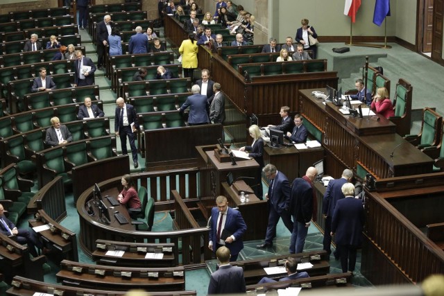 Wielkopolscy posłowie i senatorowie mogą przejść do pracy w samorządzie. Wśród polityków z Sejmu i Senatu nie brakuje osób, które wystartują w październikowych wyborach samorządowych i powalczą o fotel wójta, burmistrza, czy prezydenta. Zobacz w galerii, którzy posłowie i senatorowie z Wielkopolski będą startowali w tegorocznych wyborach samorządowych ------>