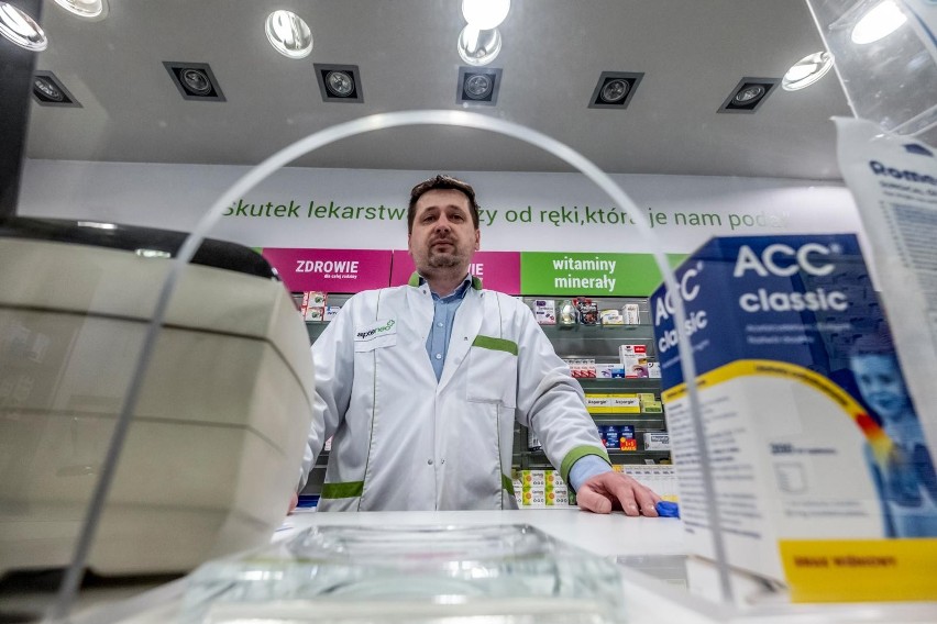 Polacy wysoko cenią pracę farmaceutów.