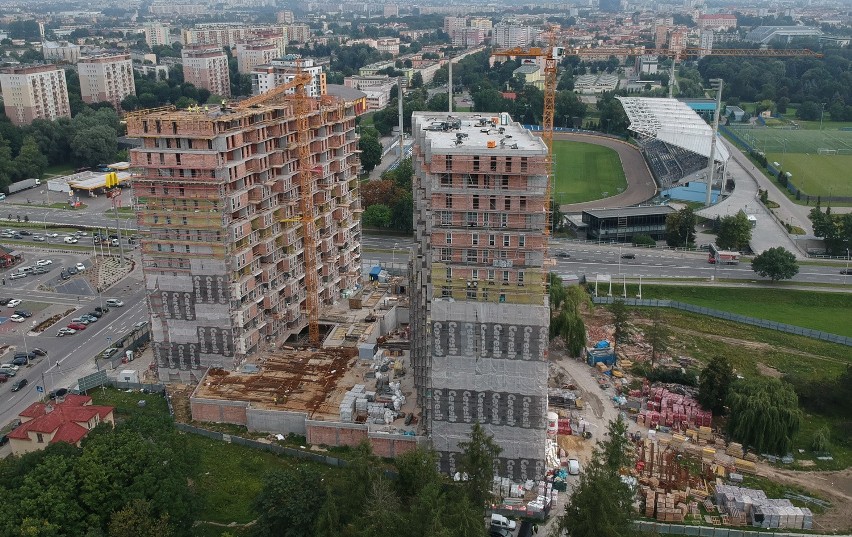 Dwa wieżowce, które powstają u zbiegu ulicy Hetmańskiej i...