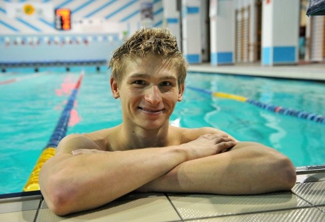 Radosław Kawęcki pochodzi z Głogowa. W 2008 wywalczył brązowy medal młodzieżowych MŚ na 200 m st. grzb. i drobnymi krokami wszedł na szczyt także wśród starszych kolegów. W 2011 i 2012 wywalczył tytuły mistrza Europy na koronnym dystansie 200 m grzbietem. Czwarty zawodnik ostatnich igrzysk w Londynie. W czwartek zdobył kolejne mistrzostwo Europy.