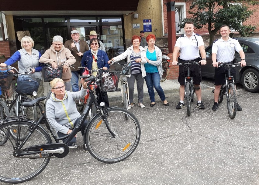 Tucholscy policjanci służyli seniorom radami, jak...