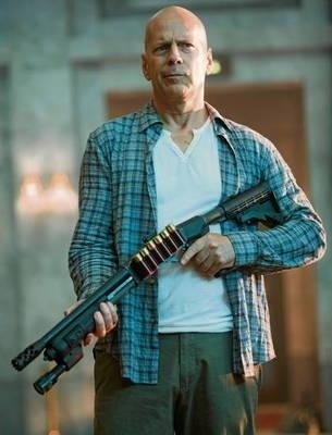 Z takim kalibrem John McClane nie musi się obawiać nikogo Fot. Imperial - Cinepix