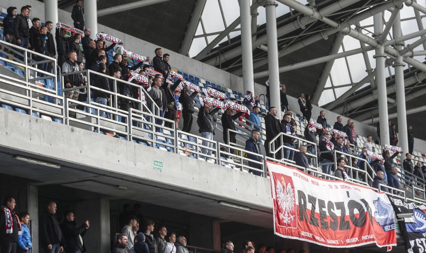 Stal Rzeszów pokonuje u siebie Chełmiankę Chełm 2:0....