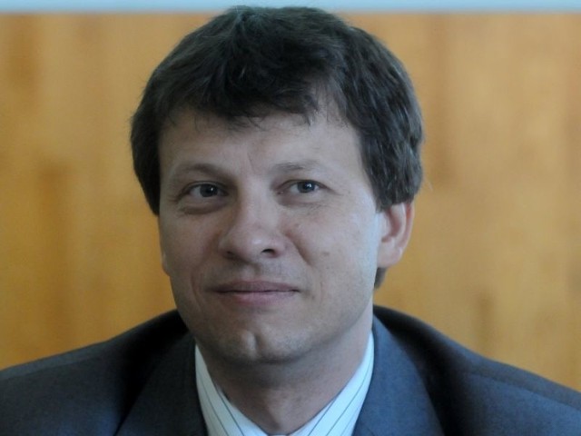 Marek Michalak w lipcu 2008 roku został wybrany przez Sejm na urząd Rzecznika Praw Dziecka. Jest laureatem jedynego odznaczenia, jakie przyznają dzieci - Orderu Uśmiechu. Z wykształcenia jest magistrem pedagogiki resocjalizacyjnej. Żonaty, ma dwójkę dzieci 9-letnią Julię i 3-letniego Miłosza.