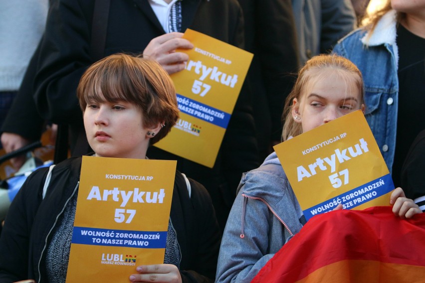 Demonstracja przeciwko próbie zakazania Marszu Równości w Lublinie (ZDJĘCIA, WIDEO)