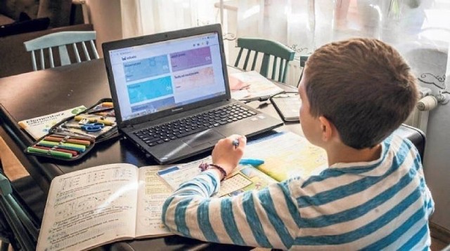 Ponad pół miliona na laptopy i komputery dla 219 uczniów z rodzin popegeerowskich.