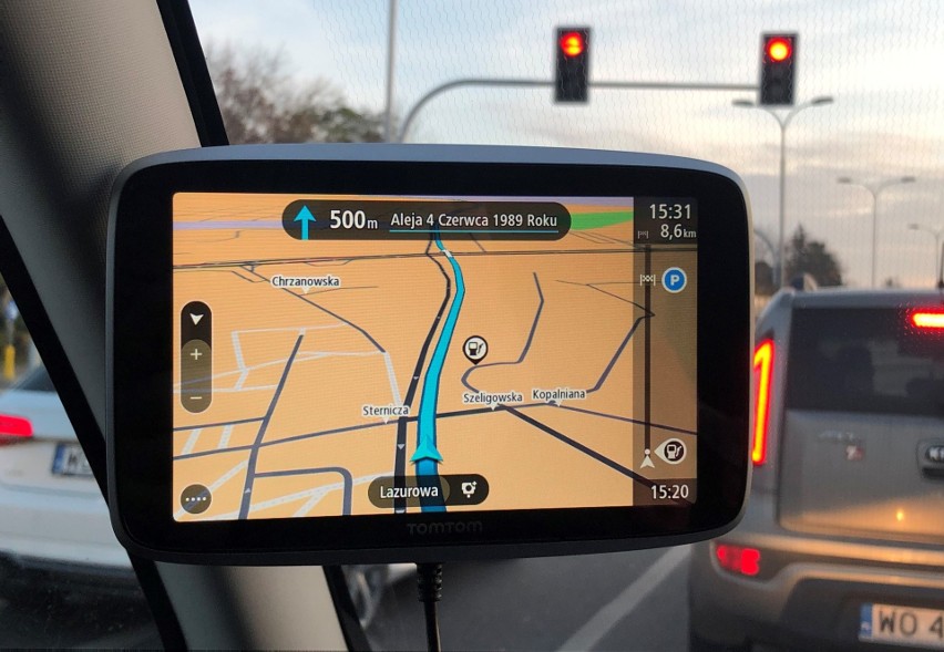 TomTom GO Premium to najbardziej zaawansowana i - niestety -...