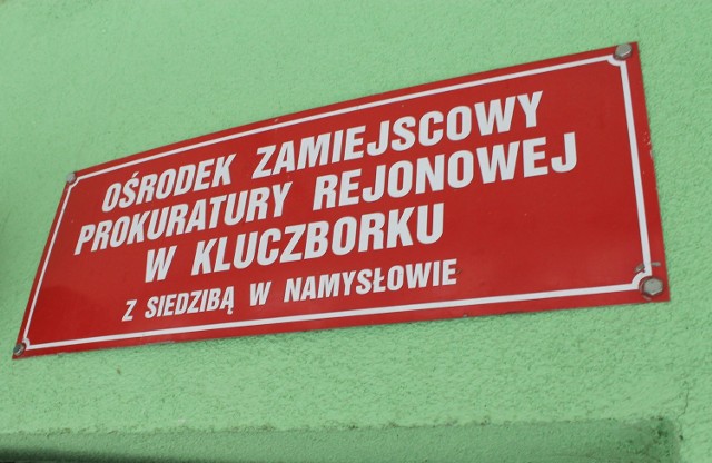 Namysłowscy prokuratorzy od kilku lat pracują w budynku dawnego internatu, który starostwo wynajęło im bezpłatnie.