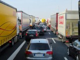 Zderzenie dwóch samochodów ciężarowych na A1 w Kłobucku. Oba pasy w kierunku Łodzi są już przejezdne