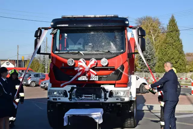 Strażacy z OSP w Szczedrzyku mają nowy samochód ratowniczo-gaśniczy. Kosztował 820 tys. zł