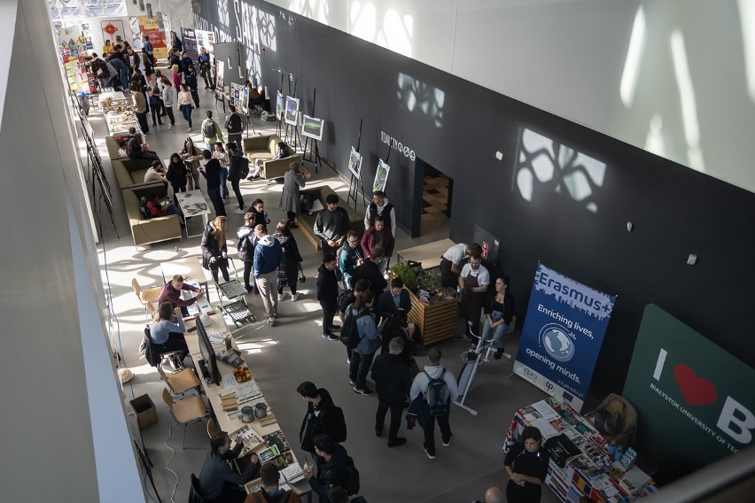 Erasmus Days w Politechnice Białostockiej. Studenci poznają możliwości studiów za granicą