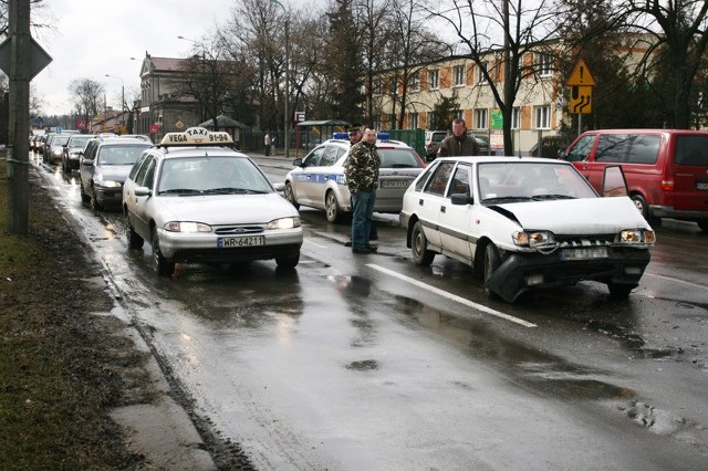 W wypadku na ulicy Limanowskiego ranna została pasażerka poloneza.