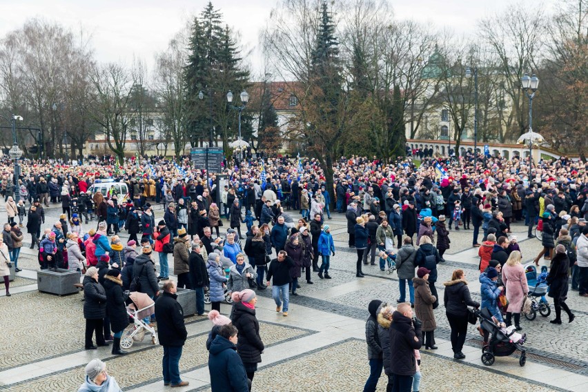 Tysiące mieszkańców Białegostoku maszerowało w Orszaku...