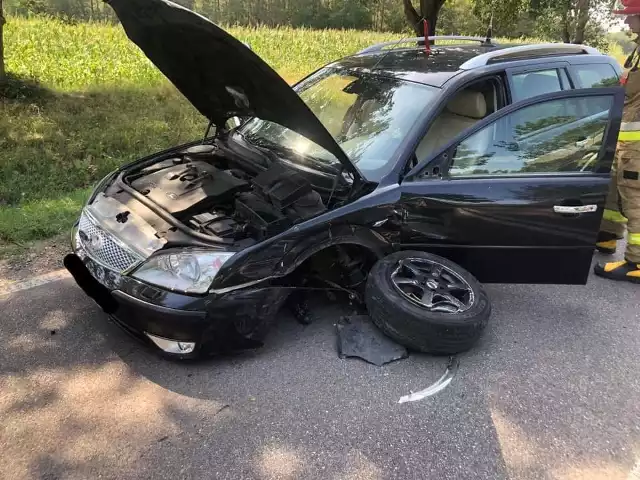 Dwa samochody osobowe: BMW i ford mondeo zderzyły się na drodze krajowej nr 65 na wysokości miejscowości Czechowizna