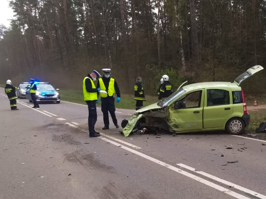 Czarna niedziela na podlaskich drogach. Śmiertelny wypadek na DW nr 645 Nowogród - Zbójna. Motocyklista zginął na miejscu (zdjęcia)