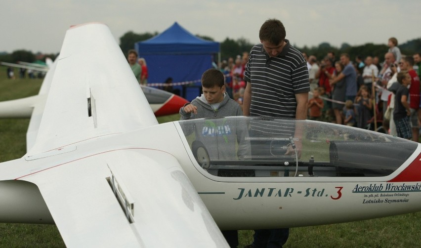 Piknik lotniczy w Szymanowie 2014. F-16 i podniebne akrobacje [MNÓSTWO ZDJĘĆ]