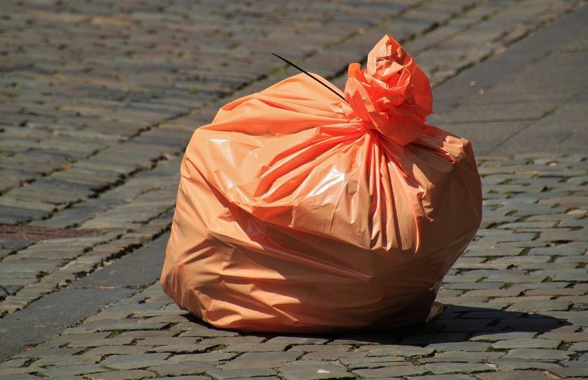 W gminie Lubrza wzrosły opłaty za gospodarowanie odpadami...