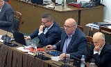 Niebezpieczna kładka na rzece Łabuńce zagraża - trzeba ją naprawić lub zlikwidować. Apeluje o to radny Marek Walewander