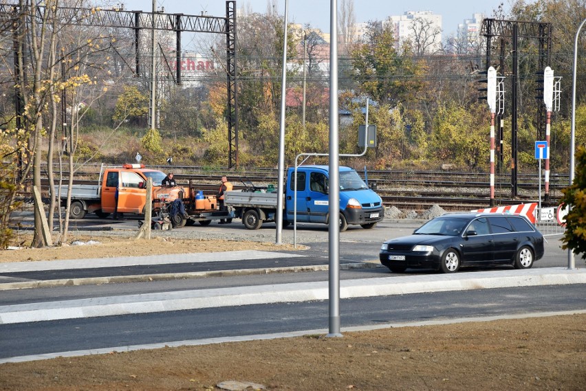 Układ komunikacyjny pod wiaduktem na ulicy Ozimskiej się...