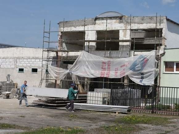 Klinika Salus w Słupsku będzie większaPraca na budowie Centrum Zdrowia Salus wre. Przybędzie m.in. gabinetów lekarskich.