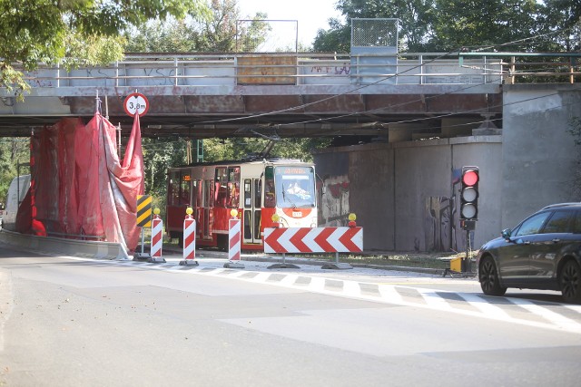 Rozbiórka wiaduktu nad ulicą Wolności w Zabrzu-Maciejowie Zobacz kolejne zdjęcia. Przesuwaj zdjęcia w prawo - naciśnij strzałkę lub przycisk NASTĘPNE