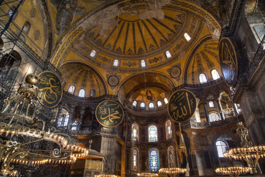Hagia Sophia uznawana jest za najwspanialszy przykład...