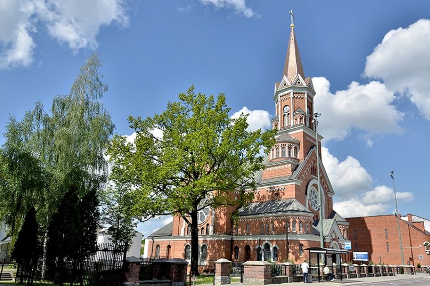 Do parafii należą: ulice Białegostoku: Chopina, Chrobrego,...