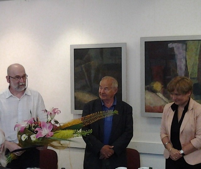 Na zdjęciu od lewej: Wojciech Pestka, laureat, prof. dr hab. Czesław Michałowski - członek jury i Ewa Hadrian - sekretarz jury