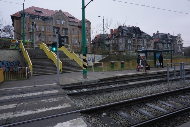 Znaleziono zwłoki mężczyzny przy moście Teatralnym