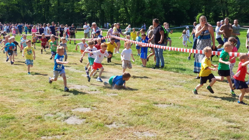 Bieg Strzelca 2019. Kilkaset dzieci ścigało się w parku...